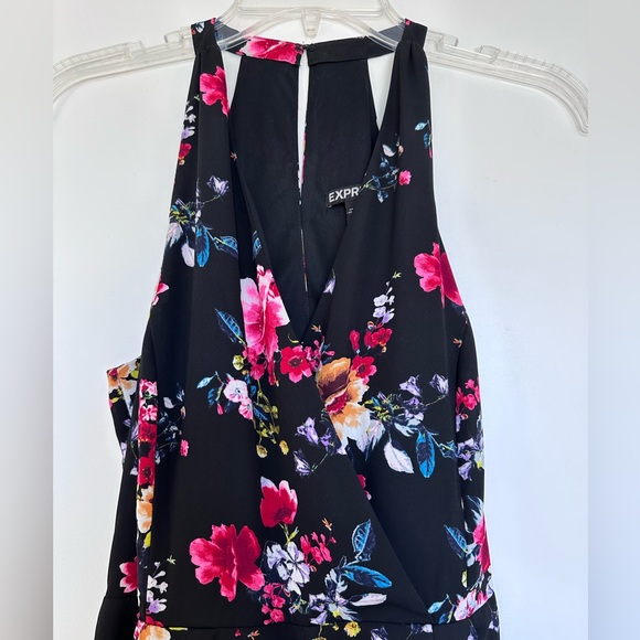 Floral Romper with Pockets - Picture 5 of 8